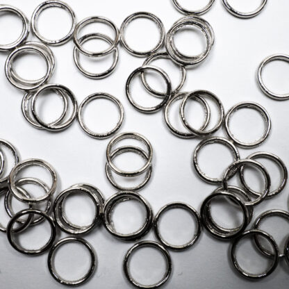 Lacis metal ring stitch markers.